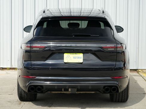 Used 2021 Porsche Cayenne Turbo S image 57