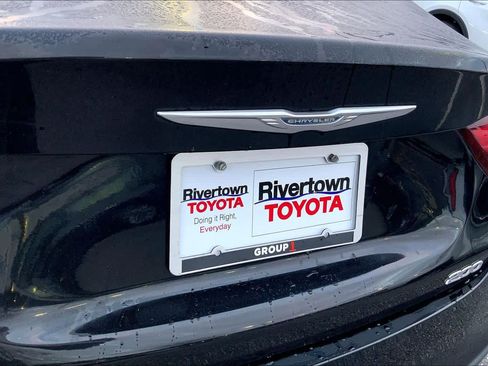 Used 2015 Chrysler 200 LX image 28