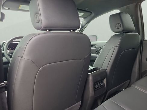 New 2026 Chevrolet Colorado W/T image 9