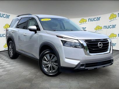 Used 2024 Nissan Pathfinder SV