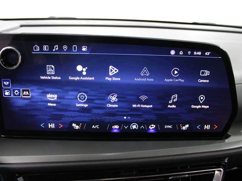 Used 2024 Chevrolet Traverse LT image 33