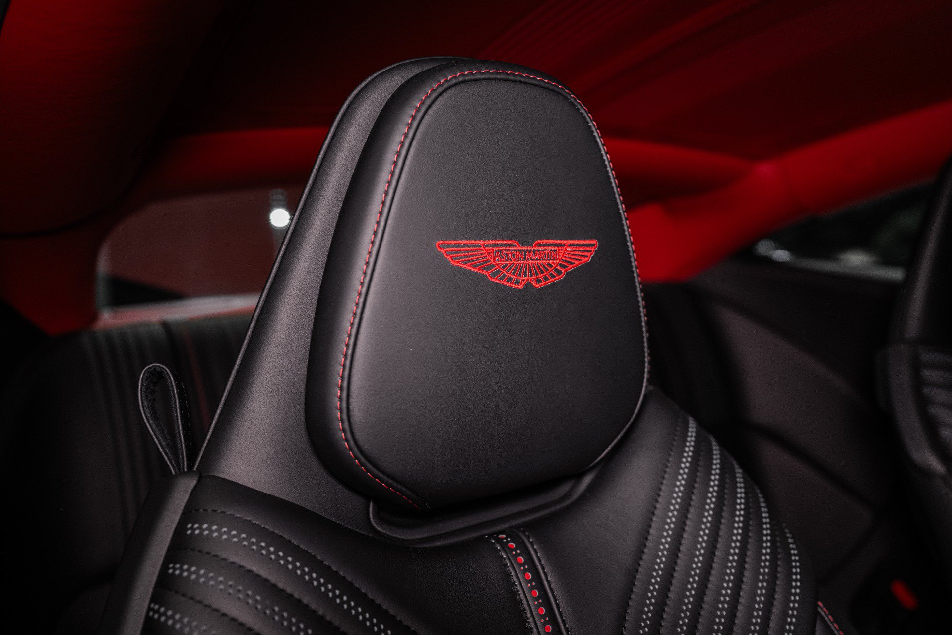 Used 2023 Aston Martin DB11 Coupe RWD image 5