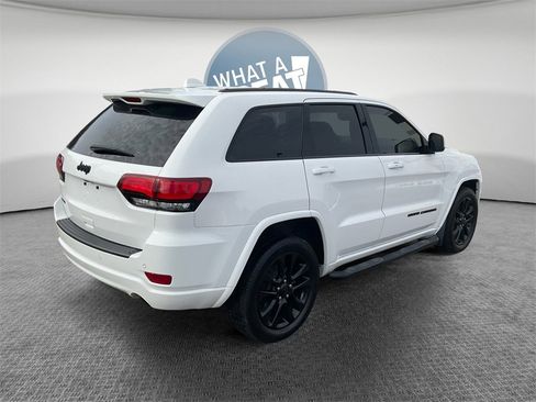 Used 2020 Jeep Grand Cherokee Altitude image 3