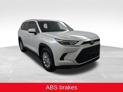 Used 2025 Toyota Grand Highlander FWD image 5