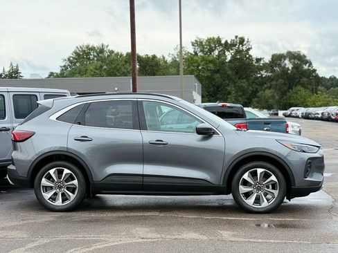 Used 2025 Ford Escape Platinum AWD/4WD image 29