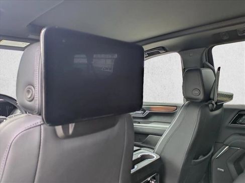 Used 2025 GMC Yukon XL Denali w/ Denali Reserve Package image 19