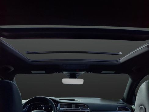 Used 2024 Volkswagen Tiguan SEL R-Line image 25