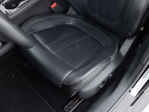 Used 2017 Chrysler 200 Limited Platinum FWD image 21