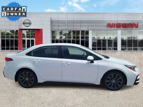 Used 2025 Toyota Corolla SE FWD image 3