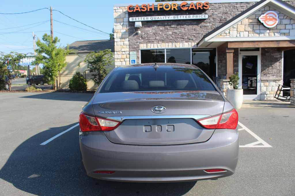 Used 2012 Hyundai Sonata GLS FWD image 6