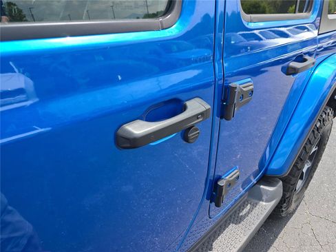 Used 2021 Jeep Wrangler Unlimited Sahara AWD/4WD image 12