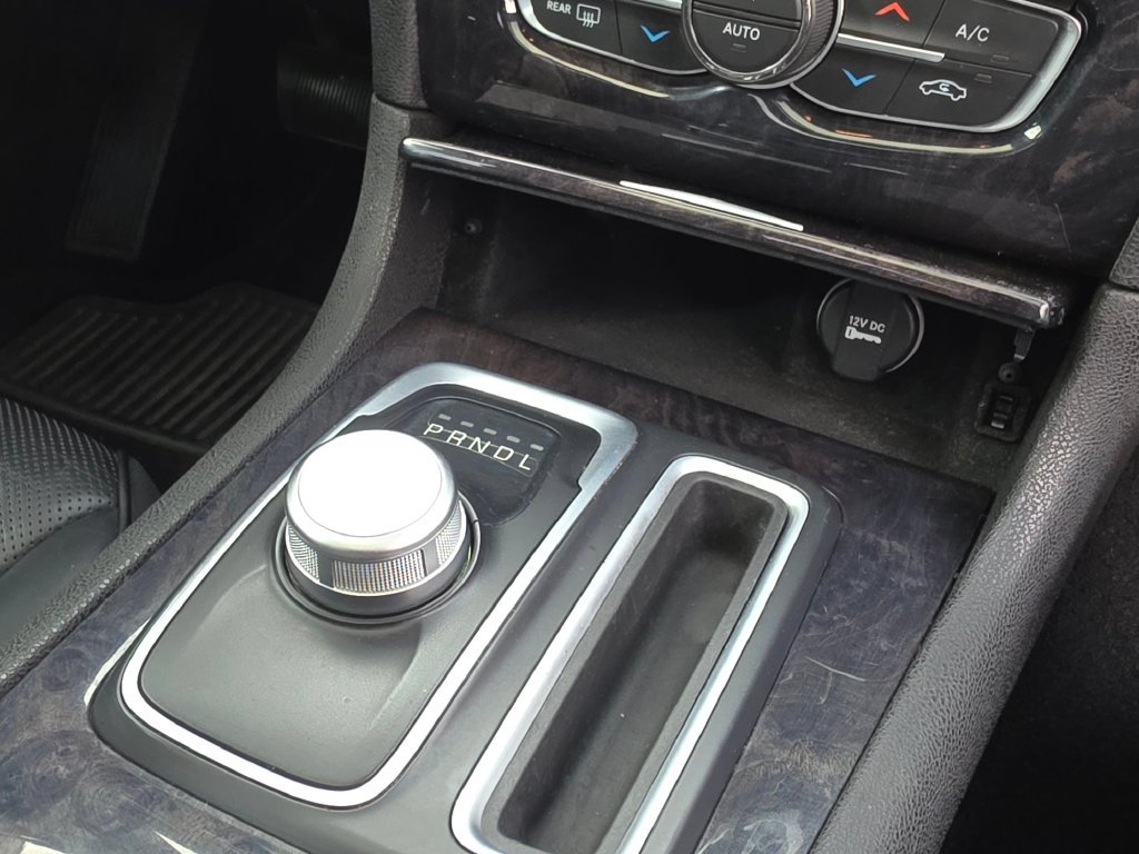 Used 2019 Chrysler 300 Limited AWD/4WD image 16