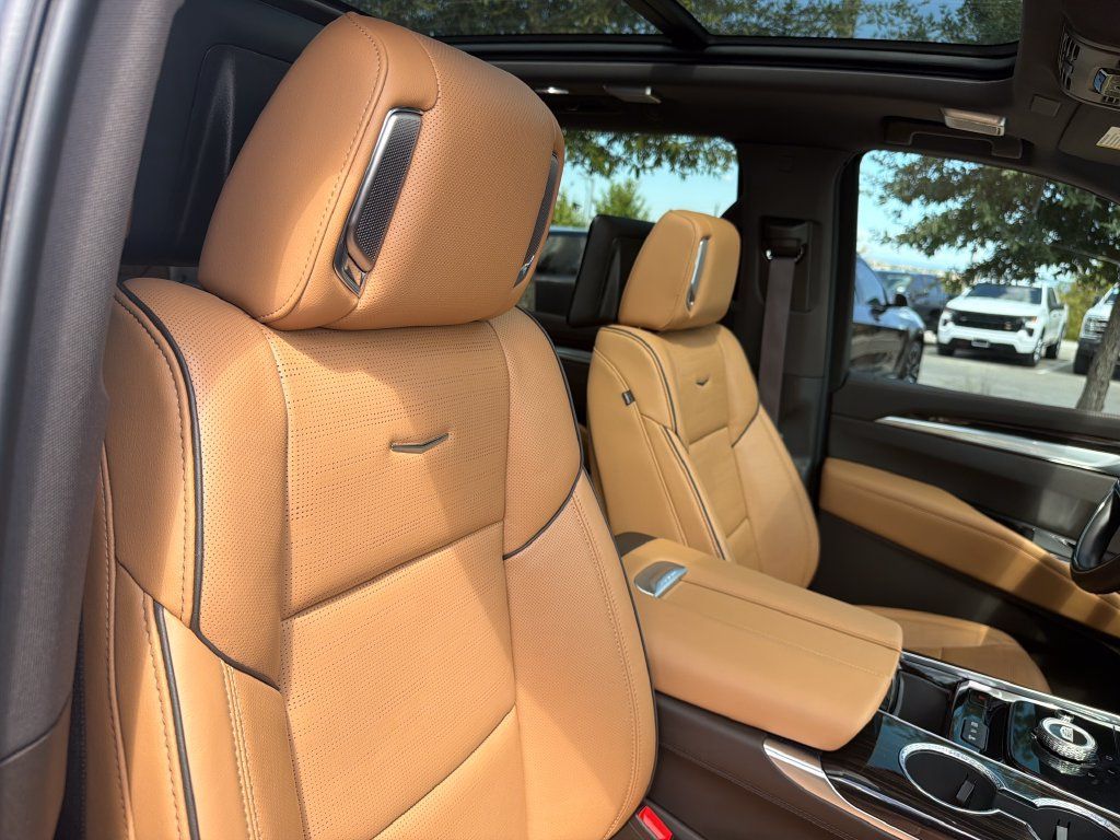 Used 2026 Cadillac Escalade ESV Luxury w/ Touring Package AWD/4WD image 42