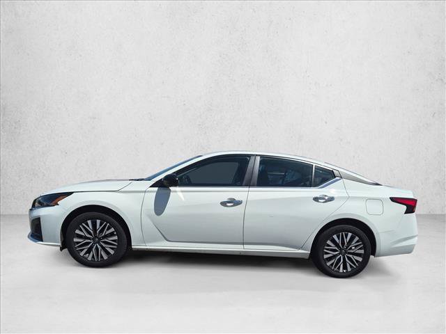 Used 2025 Nissan Altima 2.5 SV AWD/4WD image 5