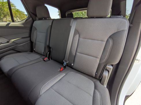 Used 2022 Chevrolet Traverse LT FWD image 9
