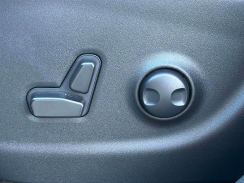 Used 2022 Jeep Cherokee Limited image 16