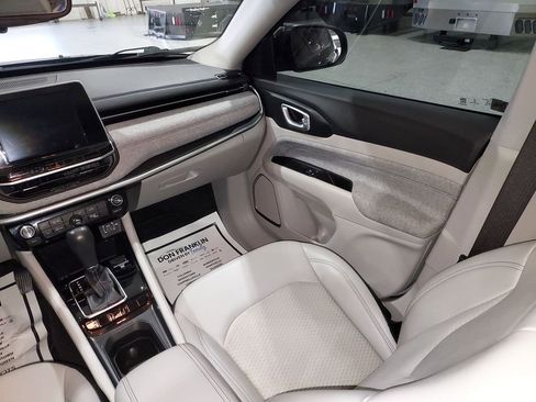 Used 2022 Jeep Compass Latitude image 11