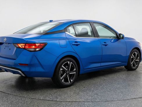 Used 2025 Nissan Sentra SV FWD image 9