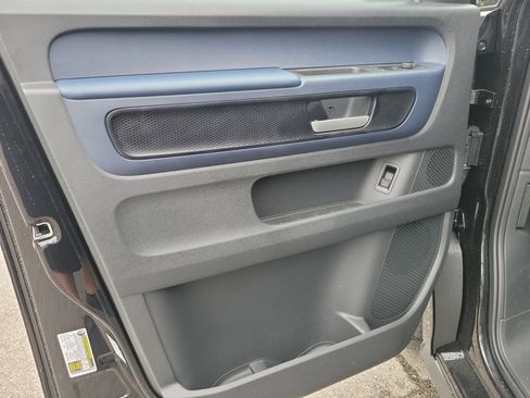 New 2025 Volkswagen ID. Buzz Pro S image 32