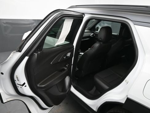 Used 2021 Chevrolet TrailBlazer RS w/ Sun and Liftgate Package FWD image 14