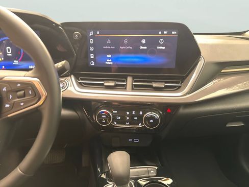 Used 2024 Chevrolet Trax ACTIV w/ Sunroof Package FWD image 25