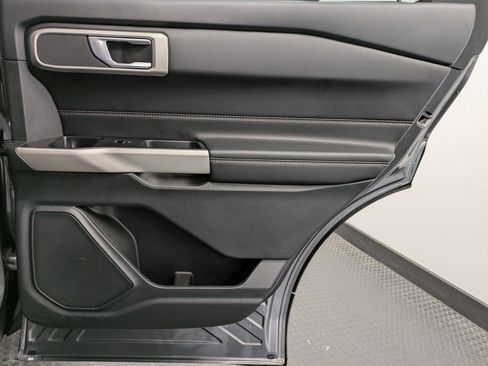 Used 2023 Ford Explorer XLT image 24