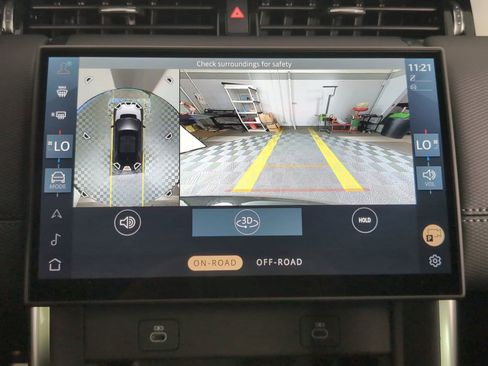 New 2025 Land Rover Discovery Sport Dynamic SE image 22