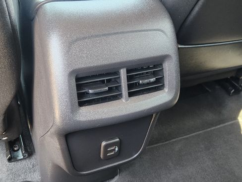 Used 2024 GMC Terrain SLE FWD image 30