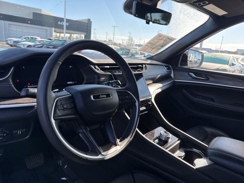 Used 2024 Jeep Grand Cherokee L Limited w/ Luxury Tech Group II image 14