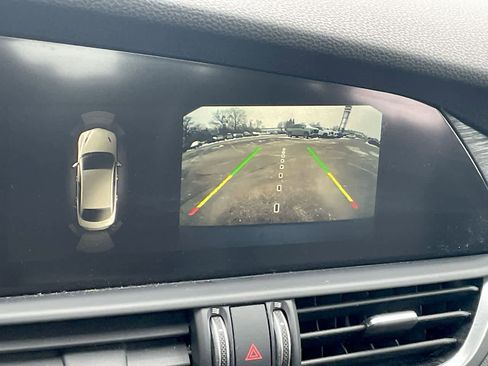 Used 2019 Alfa Romeo Giulia image 27