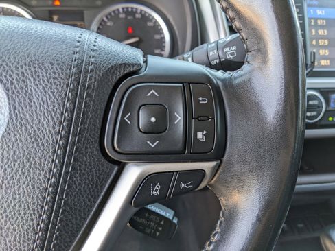 Used 2018 Toyota Highlander XLE image 29