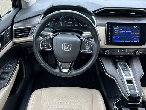 Certified 2018 Honda Clarity Touring image 16