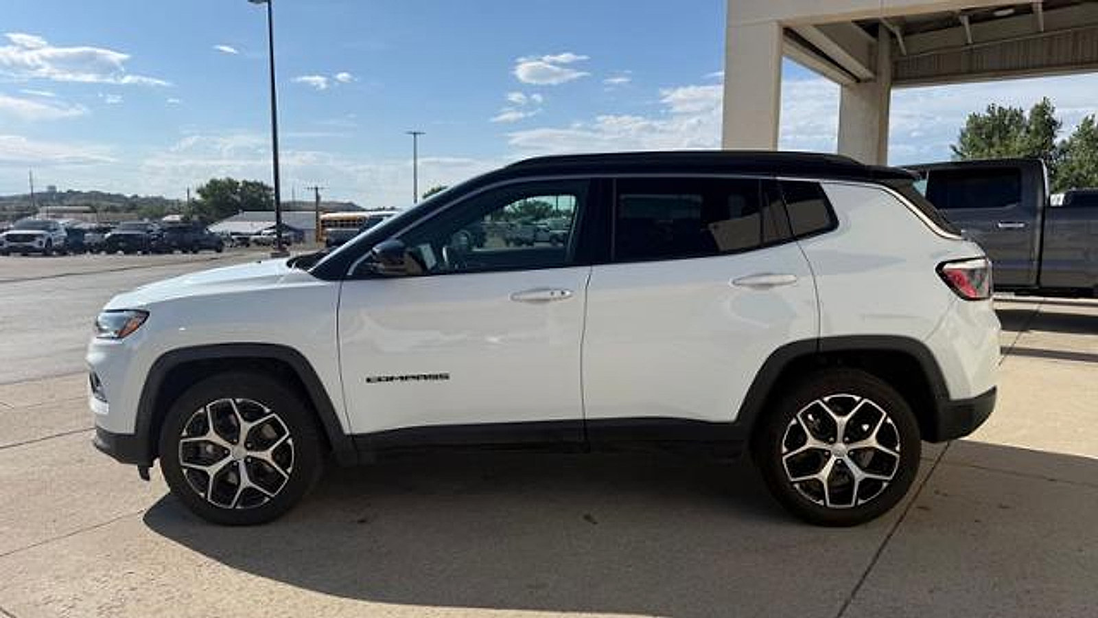 Used 2024 Jeep Compass Limited AWD/4WD image 9