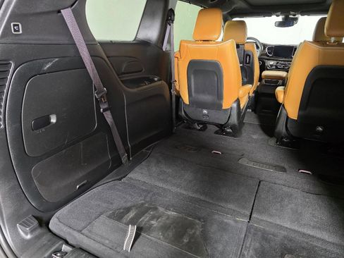 Used 2023 Chrysler Pacifica Pinnacle image 8