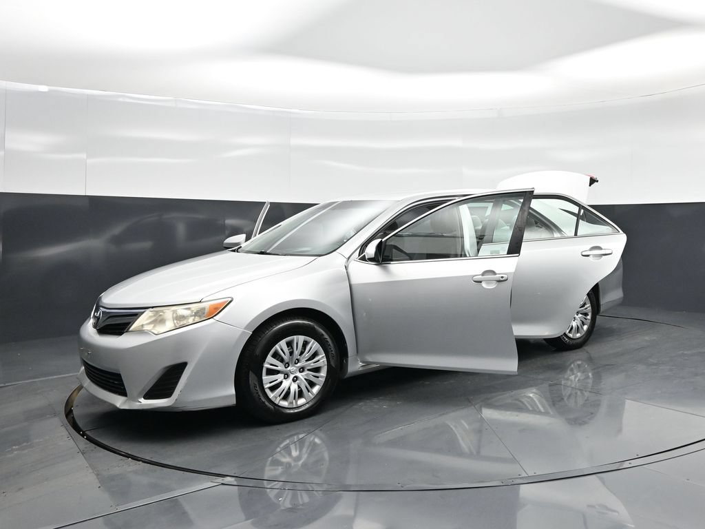 Used 2014 Toyota Camry LE FWD image 24