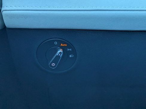 Used 2025 Volkswagen Taos SE image 15