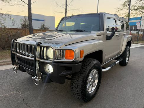 Used 2006 HUMMER H3 image 2
