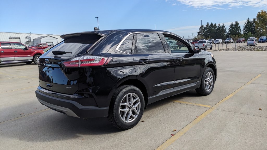Used 2024 Ford Edge SEL w/ Convenience Package AWD/4WD image 3