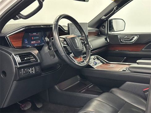 Used 2022 Lincoln Navigator Reserve image 17