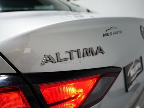 Used 2024 Nissan Altima 2.5 SV image 10