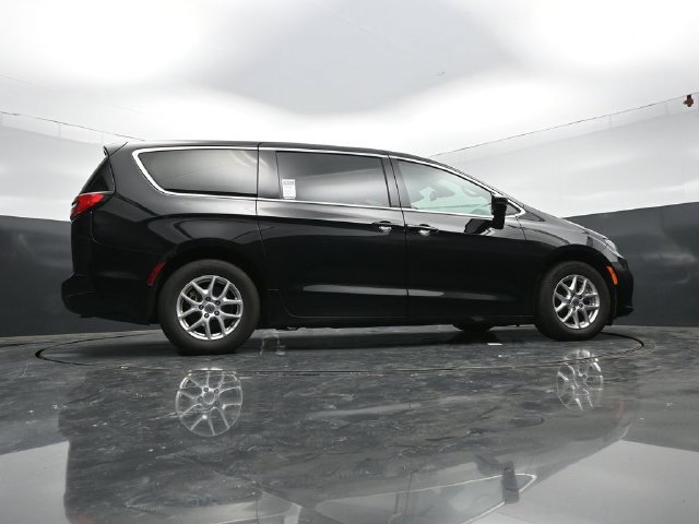 Used 2024 Chrysler Pacifica Touring-L FWD image 50