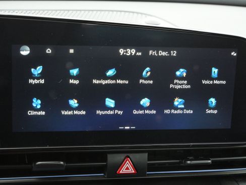 Certified 2025 Hyundai Elantra SEL image 23