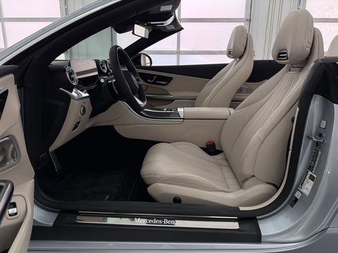 Used 2026 Mercedes-Benz CLE 300 4MATIC Cabriolet image 5