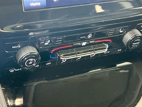 Used 2023 Jeep Grand Cherokee Laredo w/ Luxury Tech Group I image 19