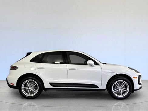 Certified 2026 Porsche Macan AWD/4WD image 9