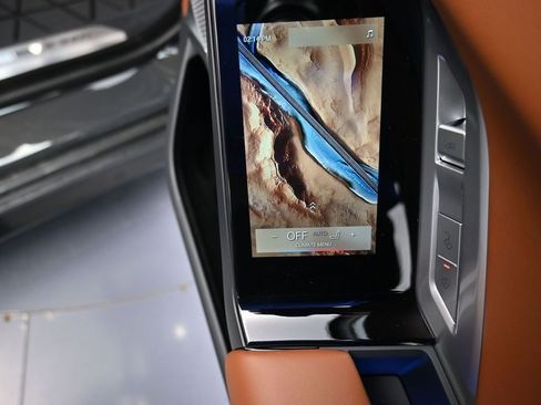 Used 2023 BMW 760i xDrive w/ Executive Package image 19