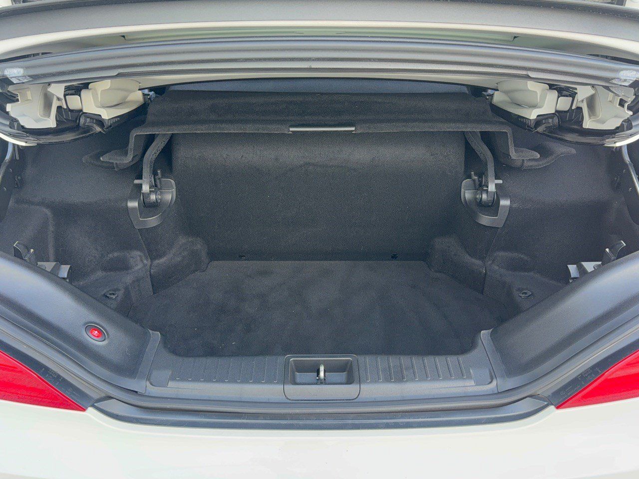 Used 2013 Mercedes-Benz SL 550 image 28