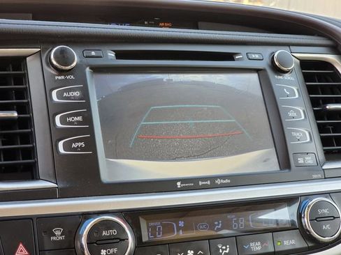 Used 2017 Toyota Highlander XLE image 9