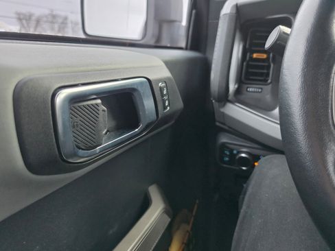 Used 2023 Ford Bronco Badlands image 17