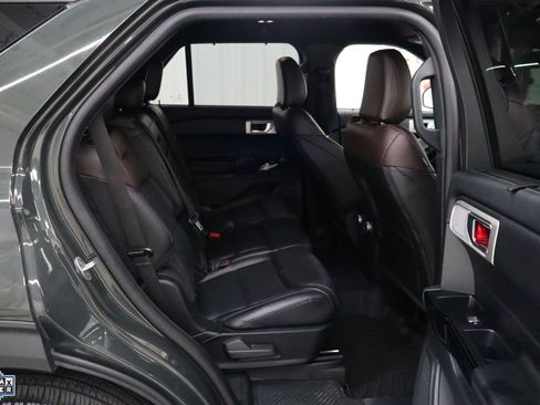 Certified 2023 Ford Explorer Platinum w/ Technology Package image 31